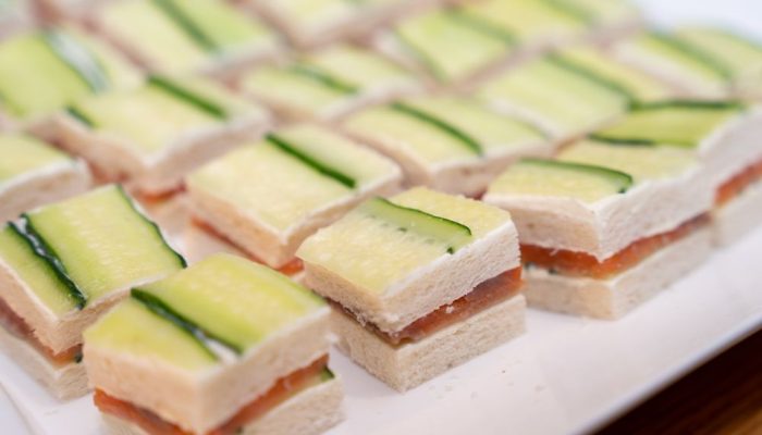 Foto di Surimi, insalata e salsa rosa