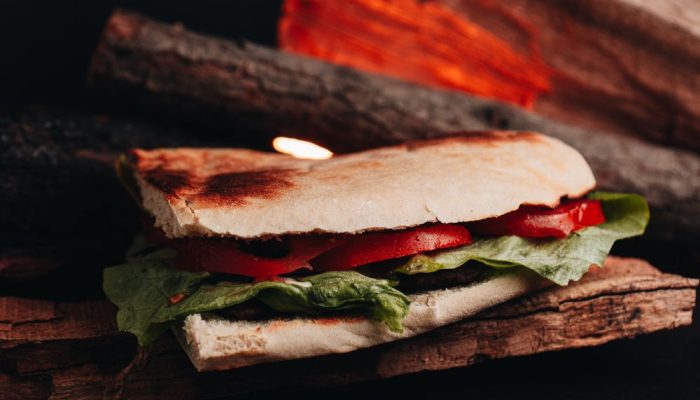 Foto di Pomodoro, insalata e formaggio