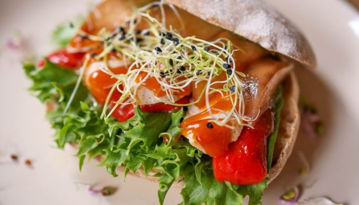 Foto di Pomodoro, insalata e formaggio